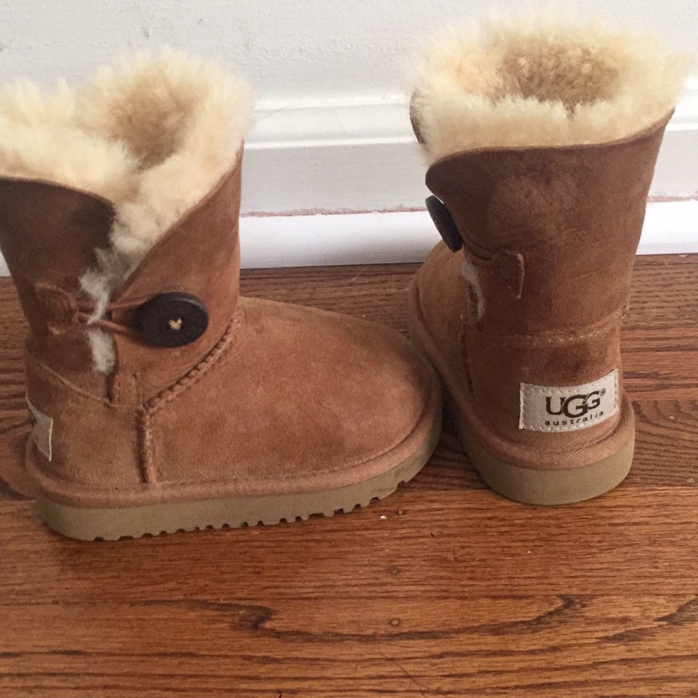 Kids uggs size 6